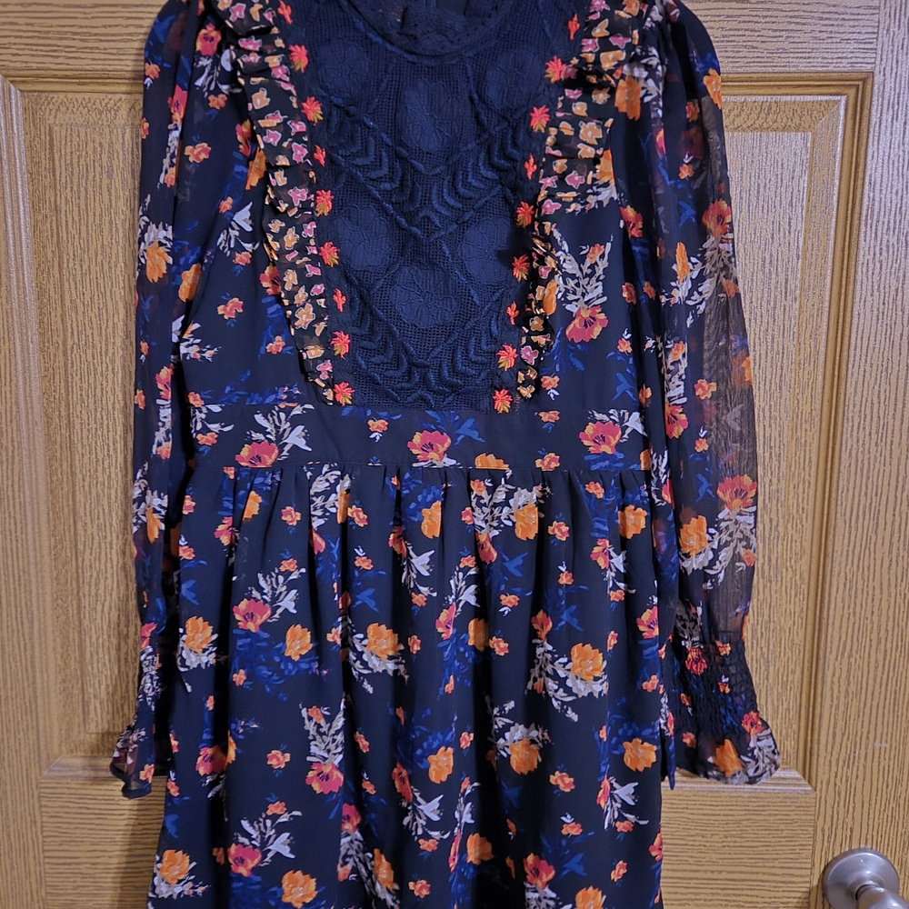 NWT French Connection Black Ruffled Floral Mini Dress With Lace. Size 10
